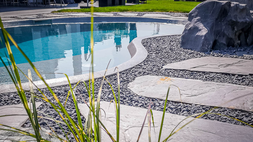 mydesigpool: individueller Pool- und Schwimmbad-Bau Projekt: Stuttgart 2019 mit Gegenstromanlage, Wärmepumpe und Technikhaus